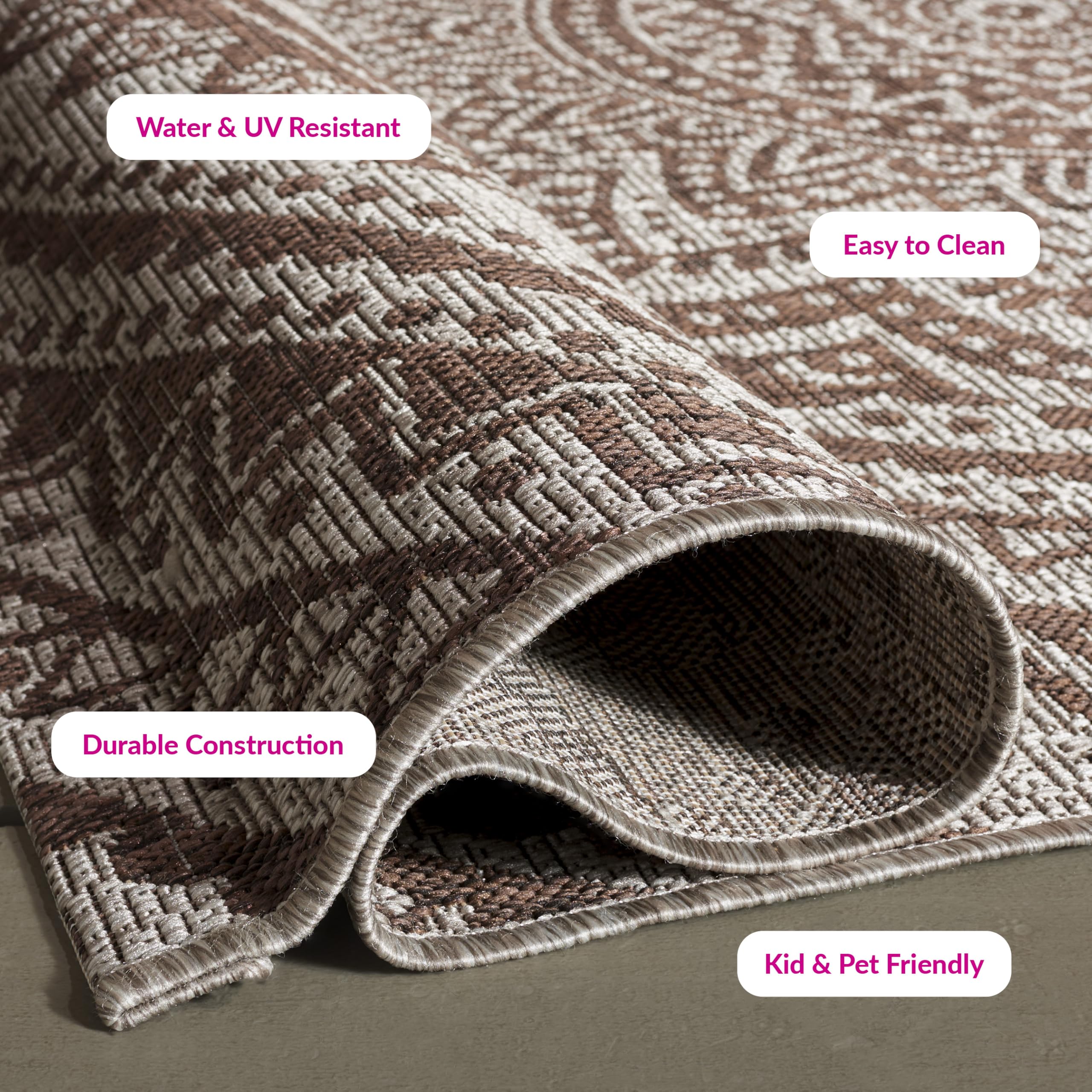 SAFAVIEH Outdoor Rug 3' Square showing texture and design