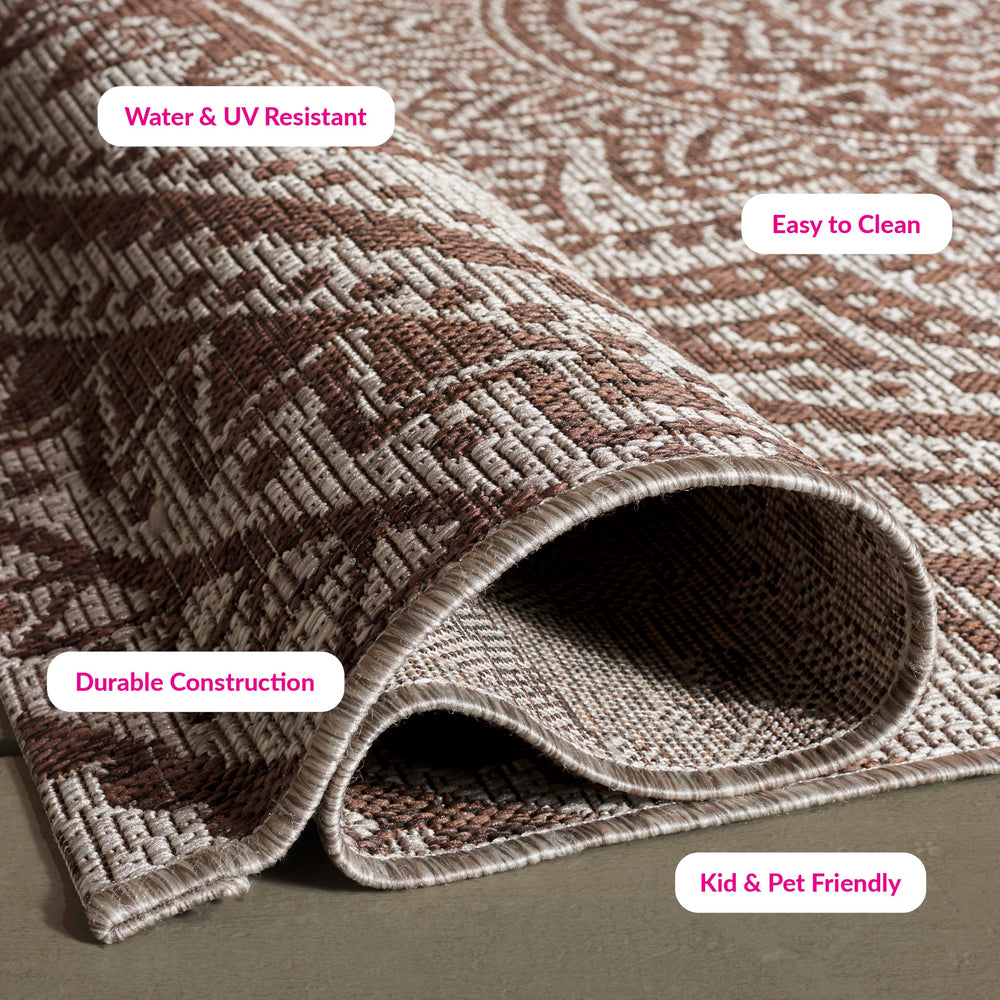 SAFAVIEH Outdoor Rug 3' Square showing texture and design