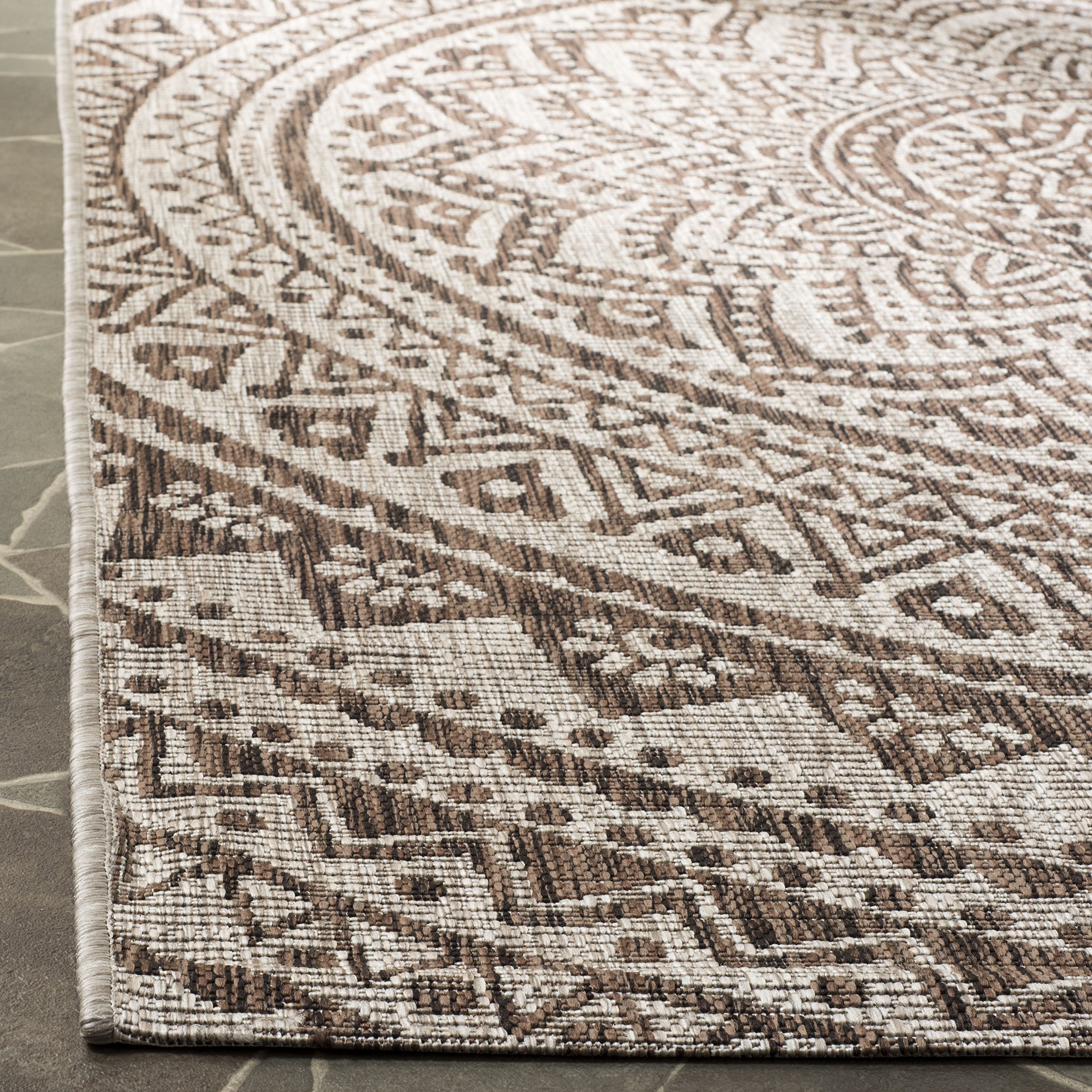 SAFAVIEH Outdoor Rug 3' Square with garden furniture