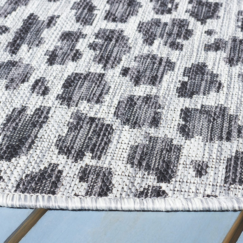 SAFAVIEH rug displayed on a patio setting