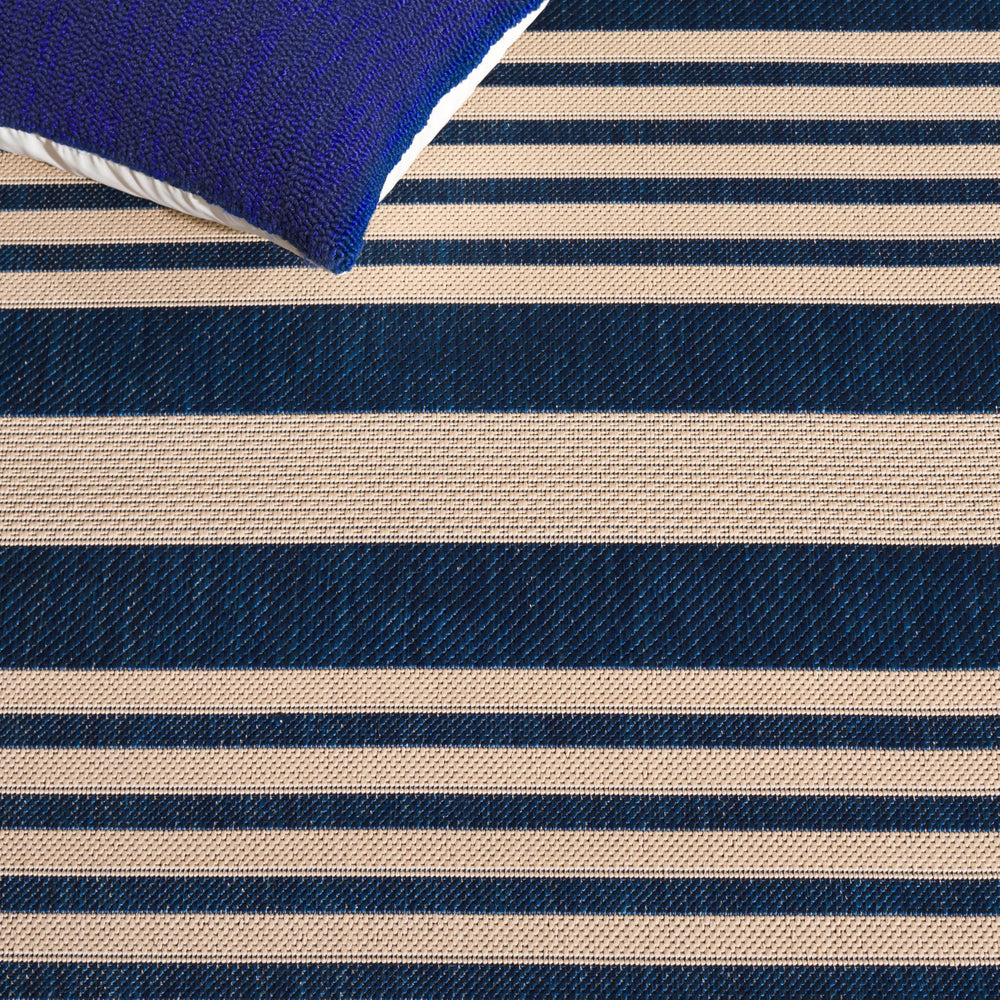 SAFAVIEH Washable Outdoor Rug close-up of material