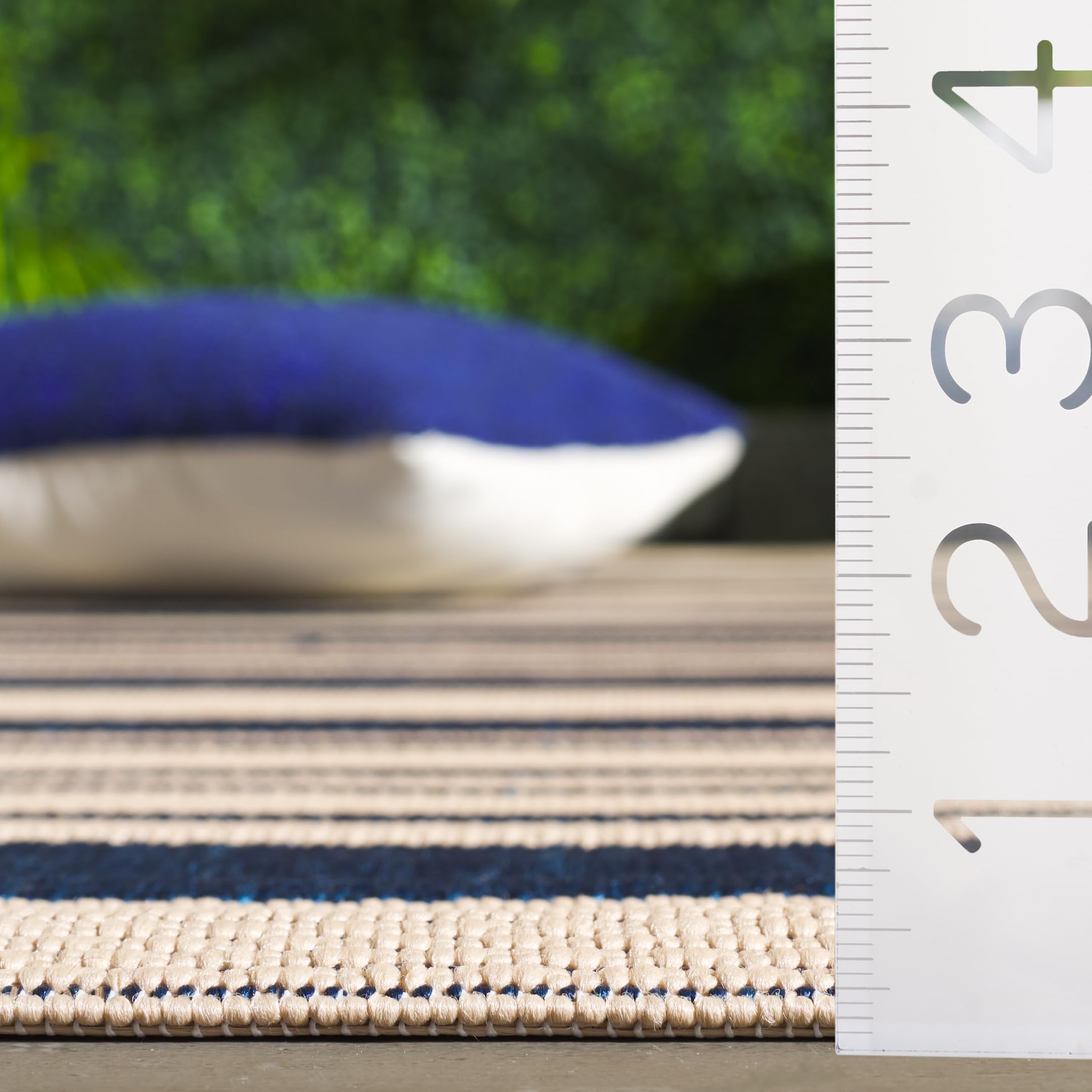 SAFAVIEH Washable Outdoor Rug in entryway