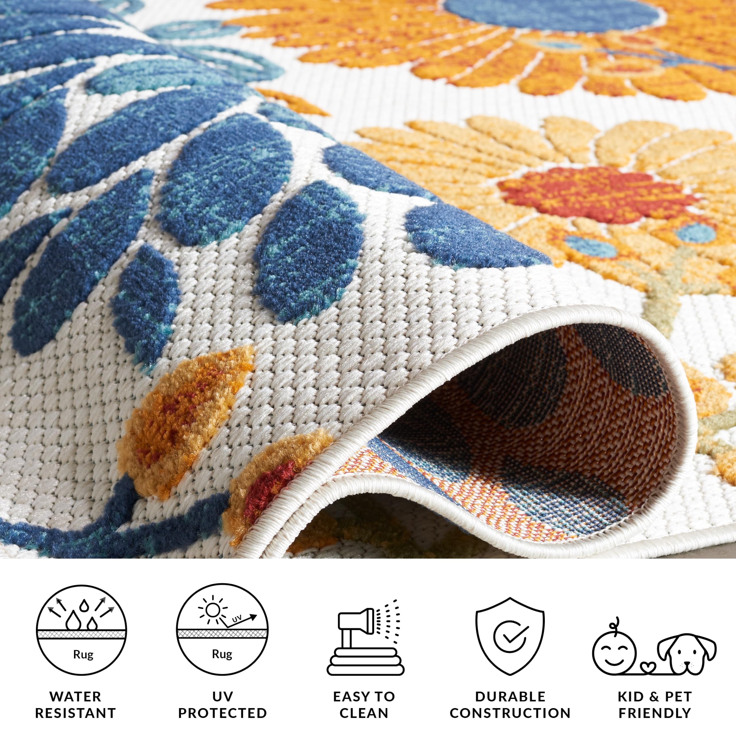 SAFAVIEH Washable Outdoor Rug in living room