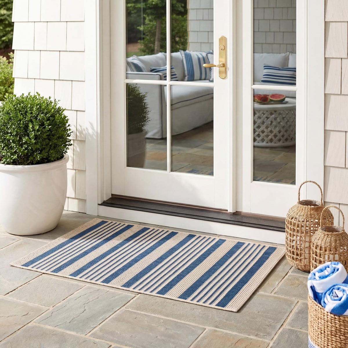 SAFAVIEH Washable Outdoor Rug in navy and beige front view