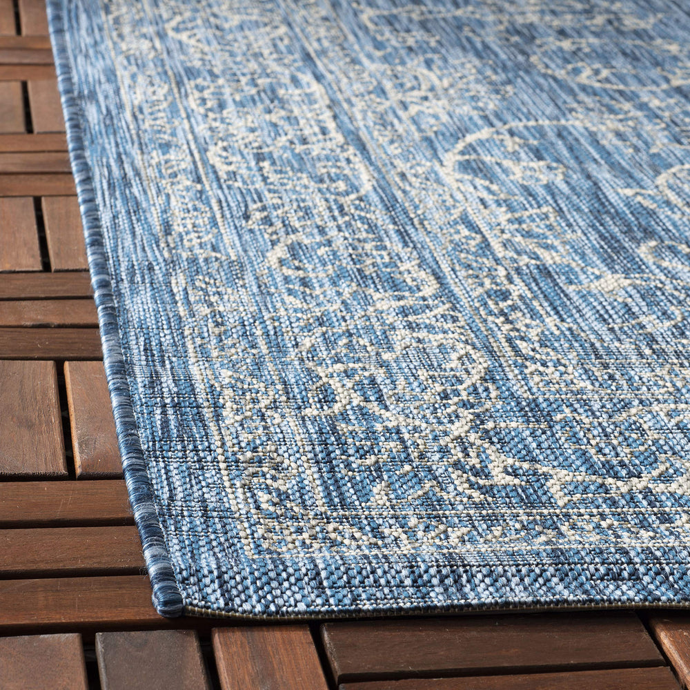 SAFAVIEH Washable Outdoor Runner Rug detail of texture