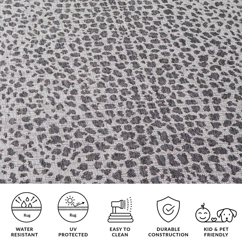 SAFAVIEH Washable Rug in a kitchen space