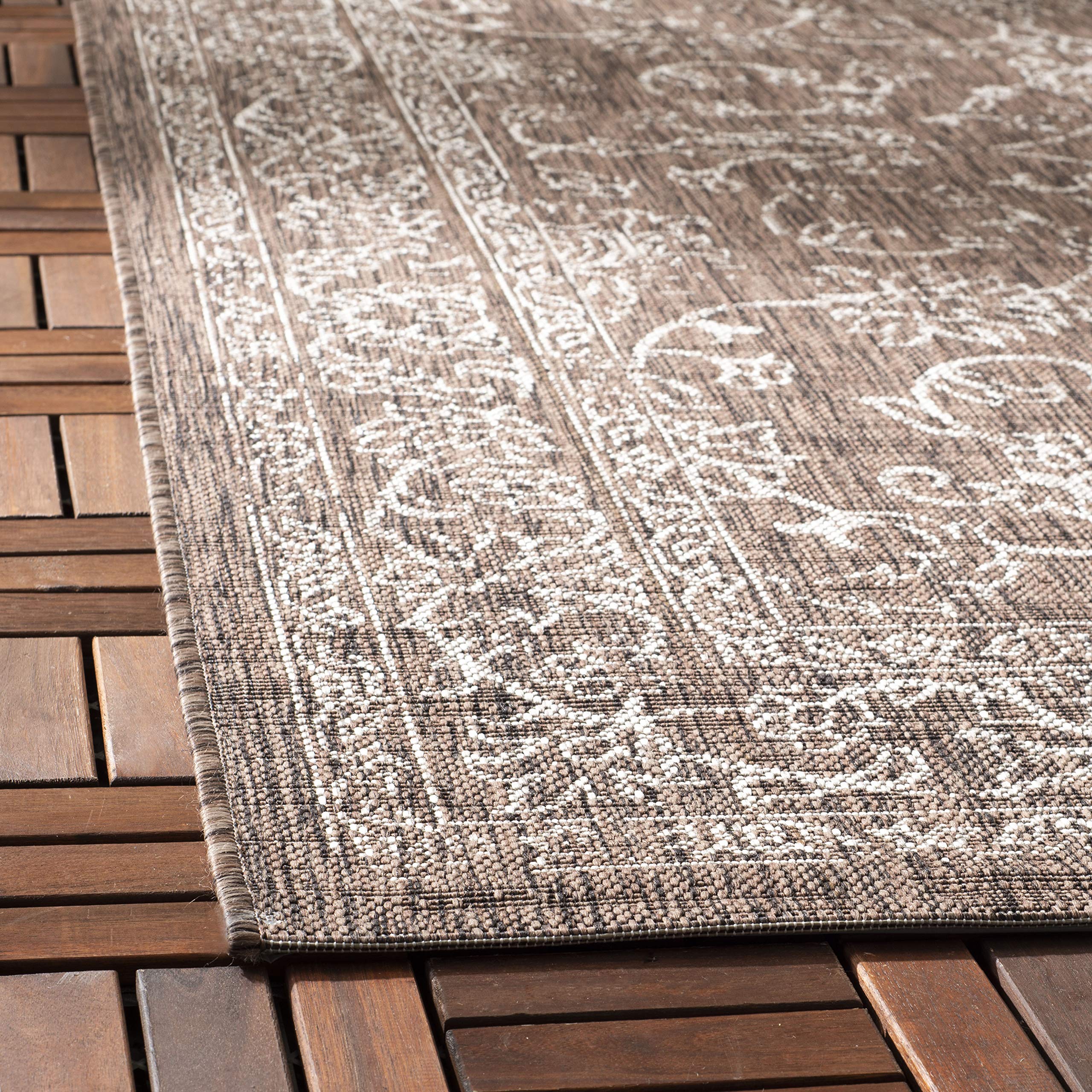 SAFAVIEH Washable Rug Outdoor Courtyard Collection, Navy/Ivory on patio