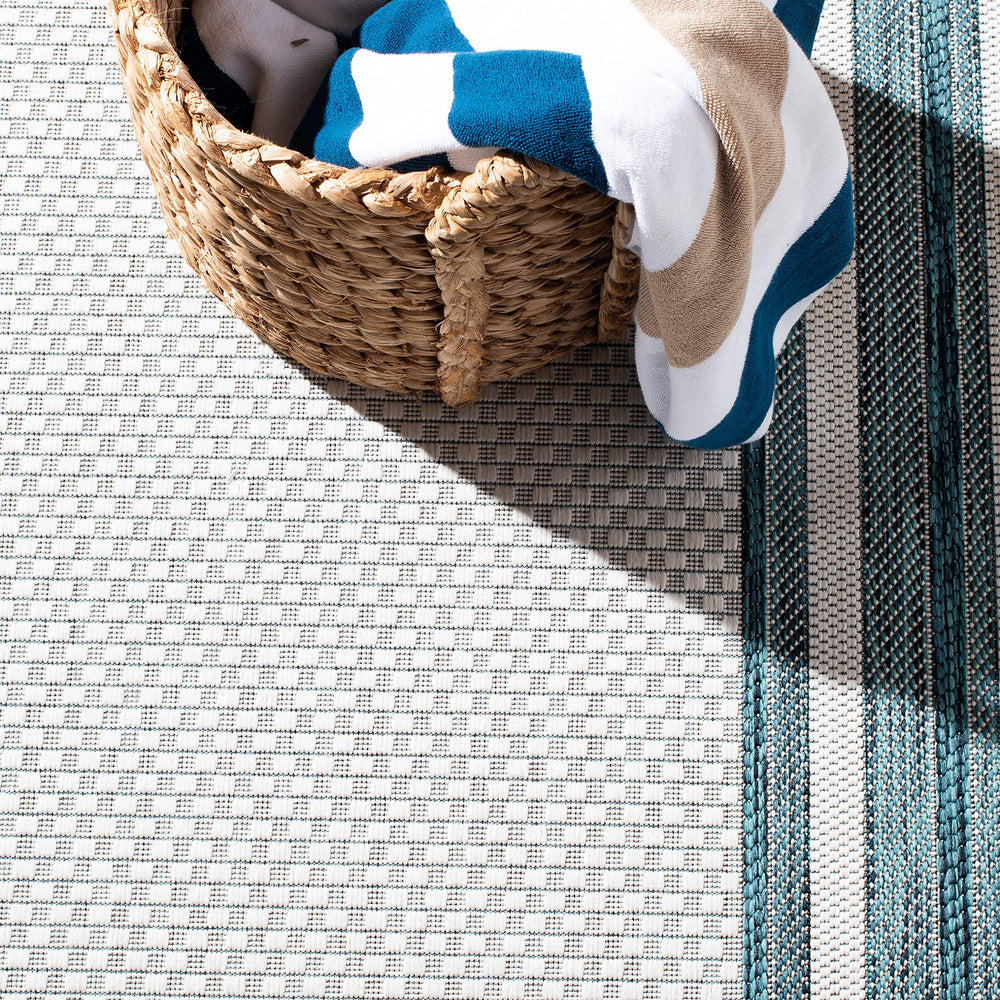 SAFAVIEH Washable Rug showing its thickness and durability
