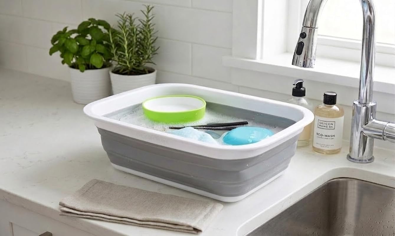 SAMMART Collapsible Wash Basin in use at a picnic, filled with water