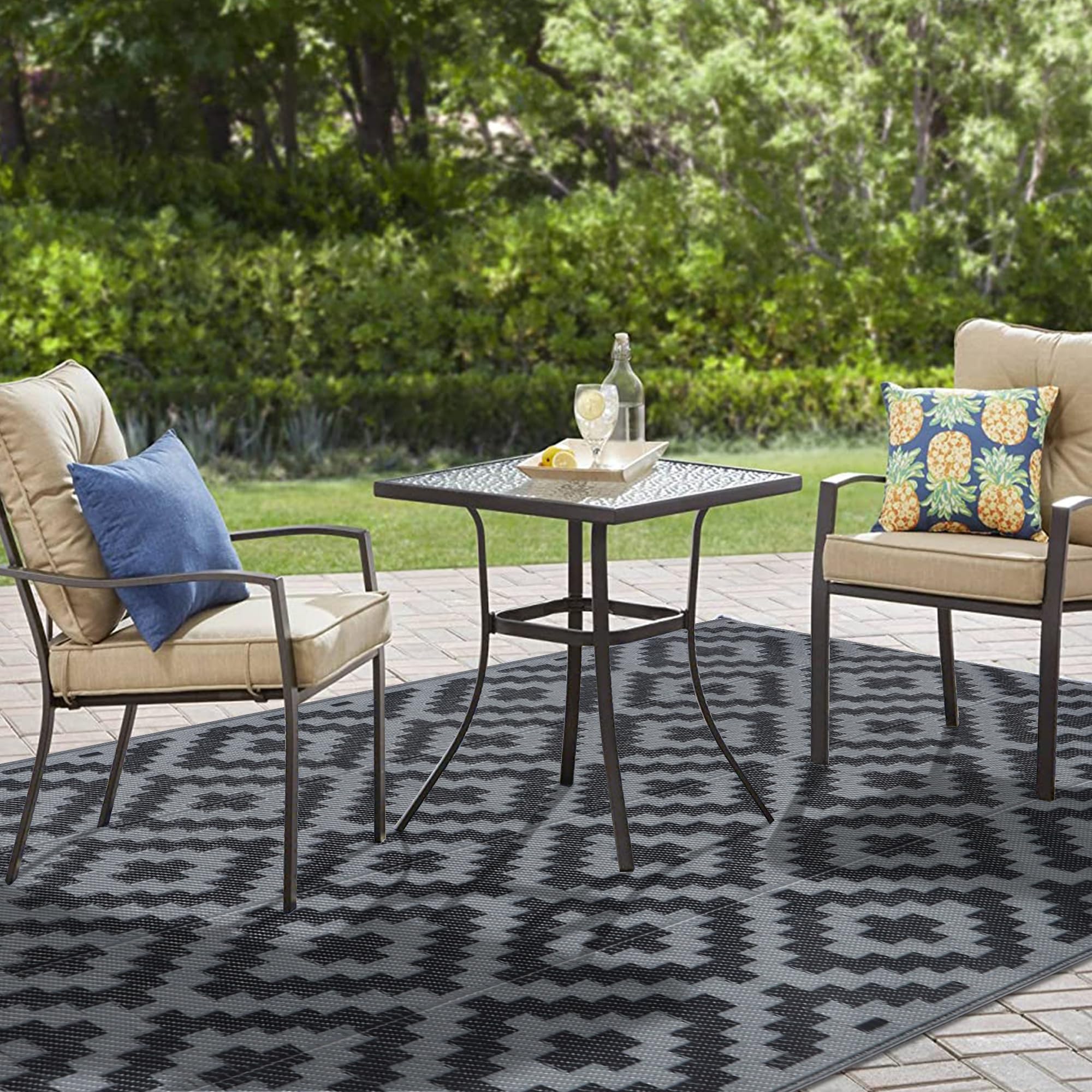 SAND MINE Outdoor Rug 5x8 ft on the beach during picnic