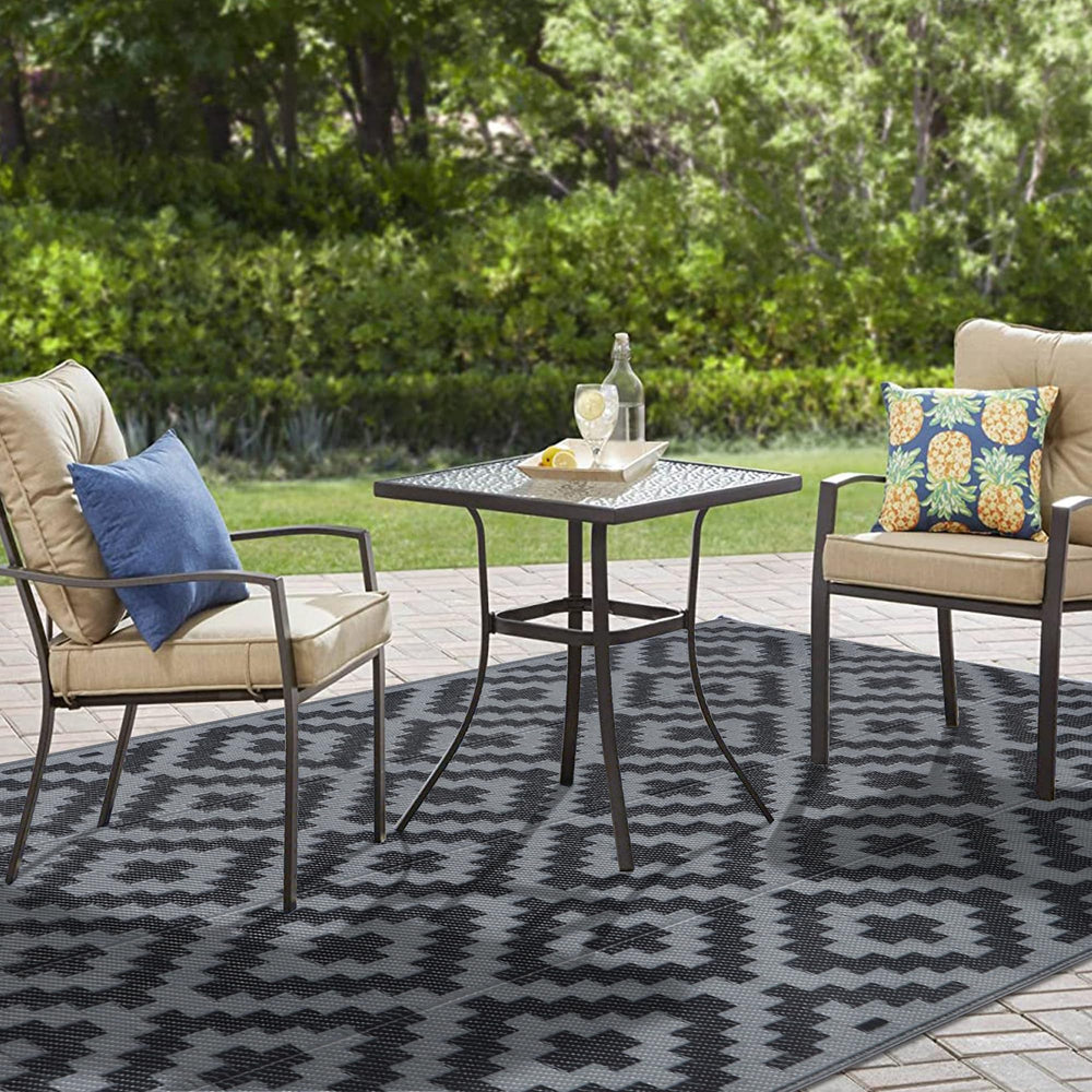 SAND MINE Outdoor Rug 5x8 ft on the beach during picnic
