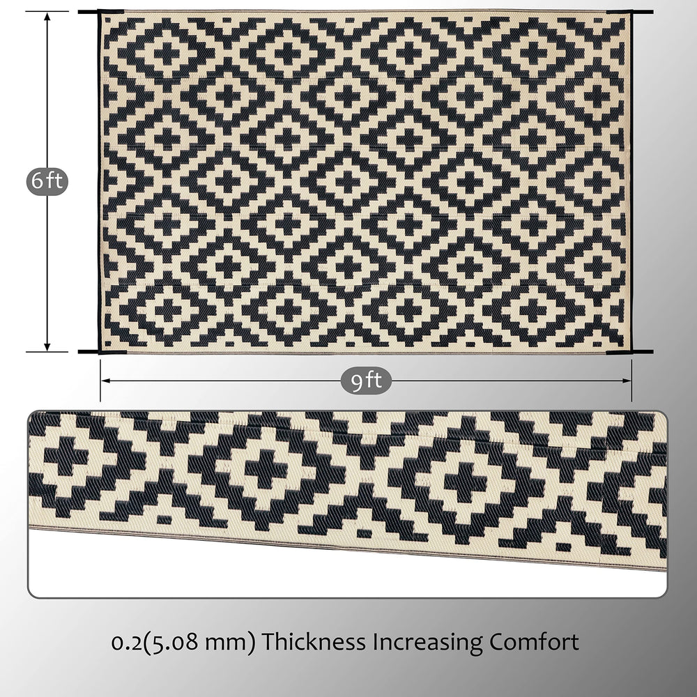 SAND MINE outdoor rug showing the texture and pattern