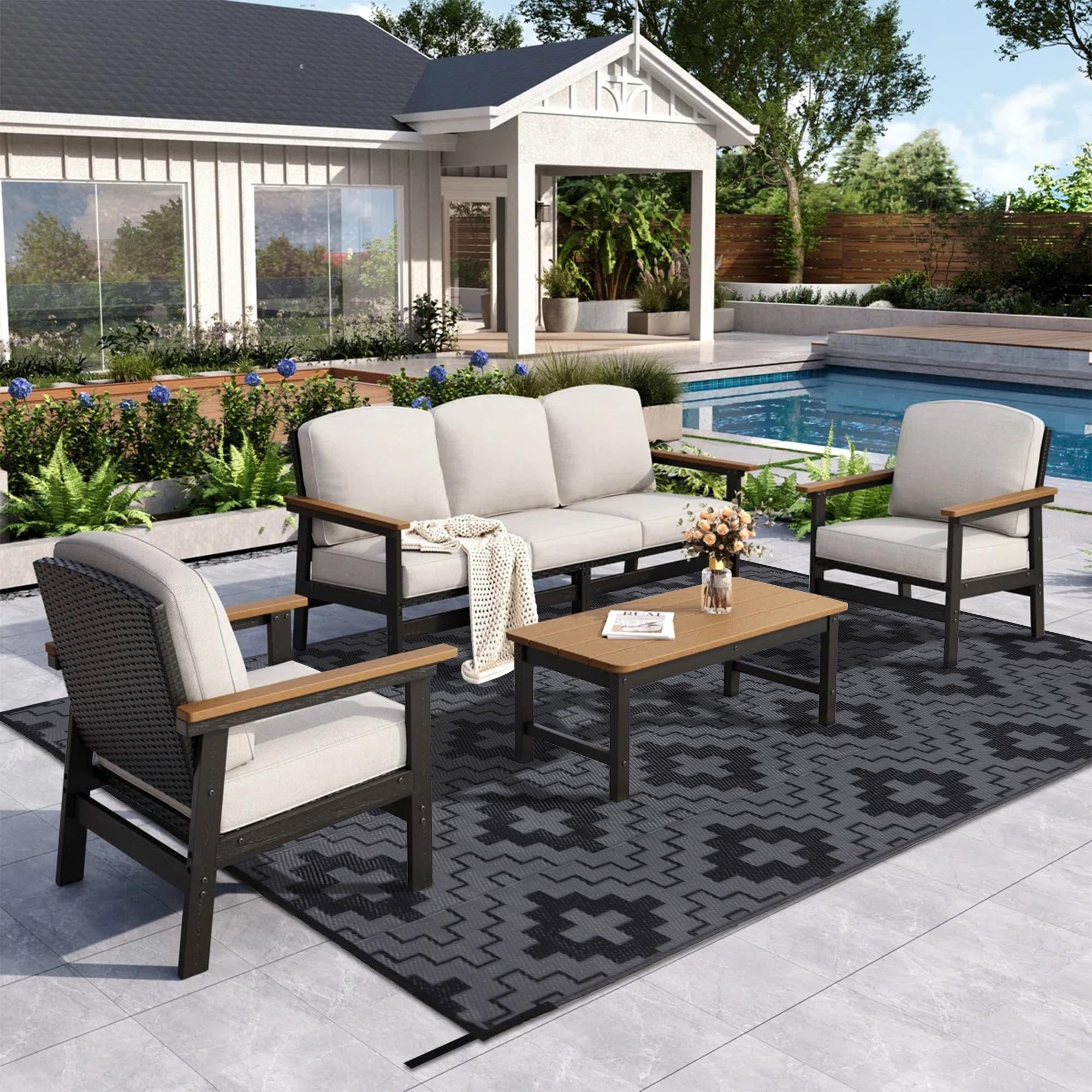 SAND MINE Outdoor Rug used at a picnic setting