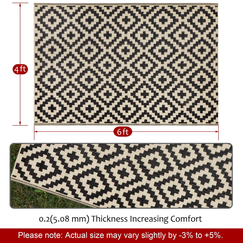 SAND MINE Reversible Mat on patio setting