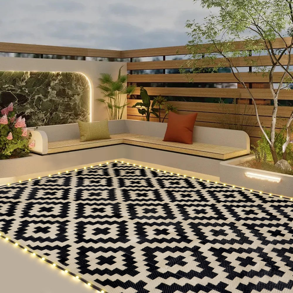 SAND MINE reversible outdoor rug 5' x 8' in black and beige