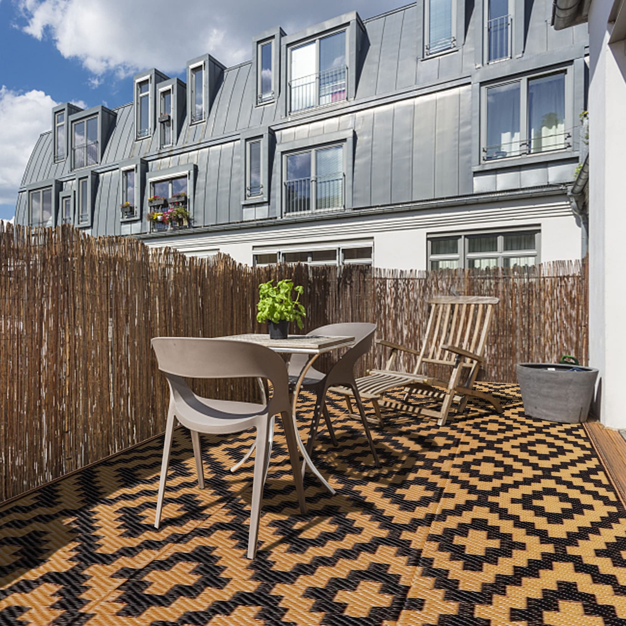 SAND MINE rug in backyard setting with greenery
