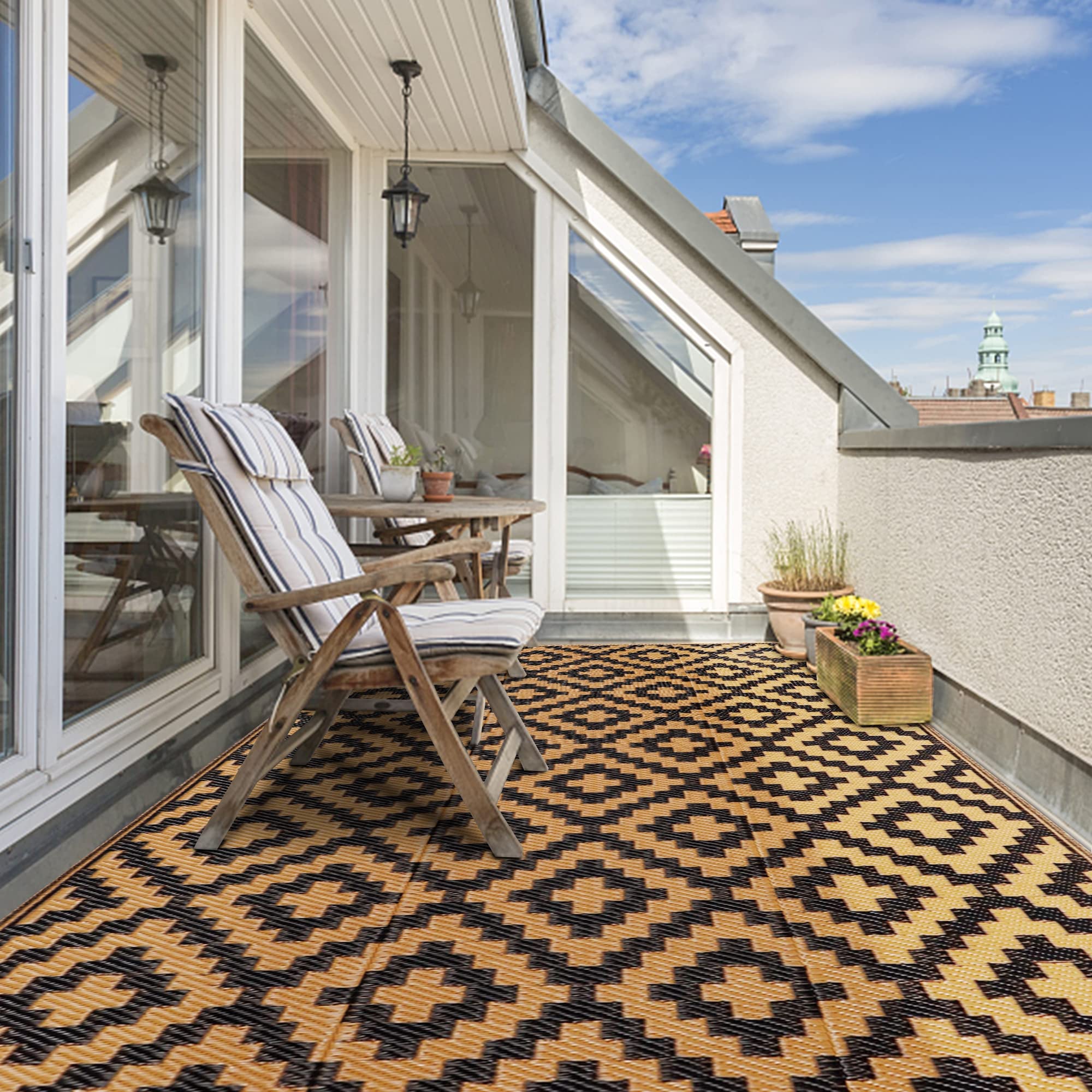 SAND MINE Waterproof Outdoor Rug 4x6 ft, black and brown lattice design