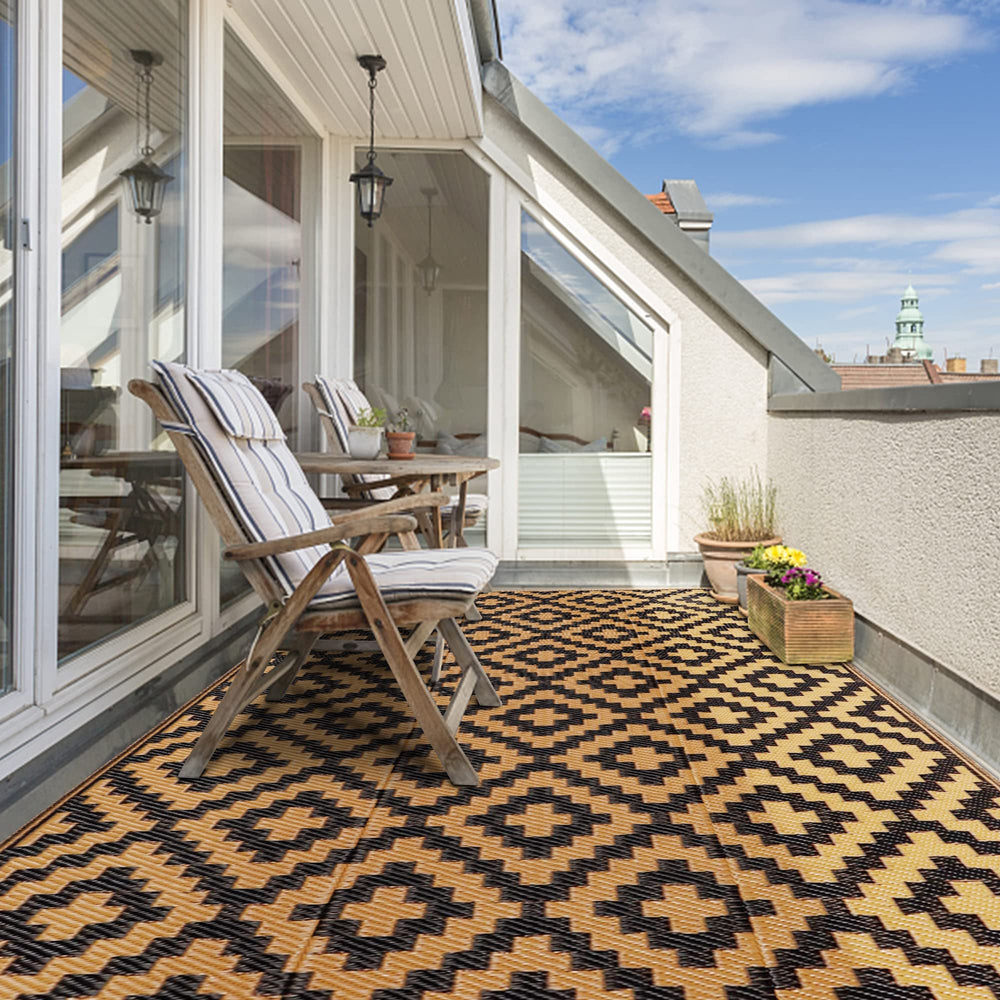 SAND MINE Waterproof Outdoor Rug 4x6 ft, black and brown lattice design
