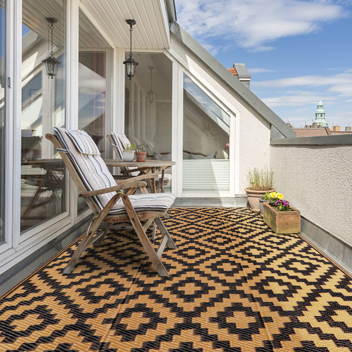 SAND MINE Waterproof Outdoor Rug 4x6 ft, black and brown lattice design