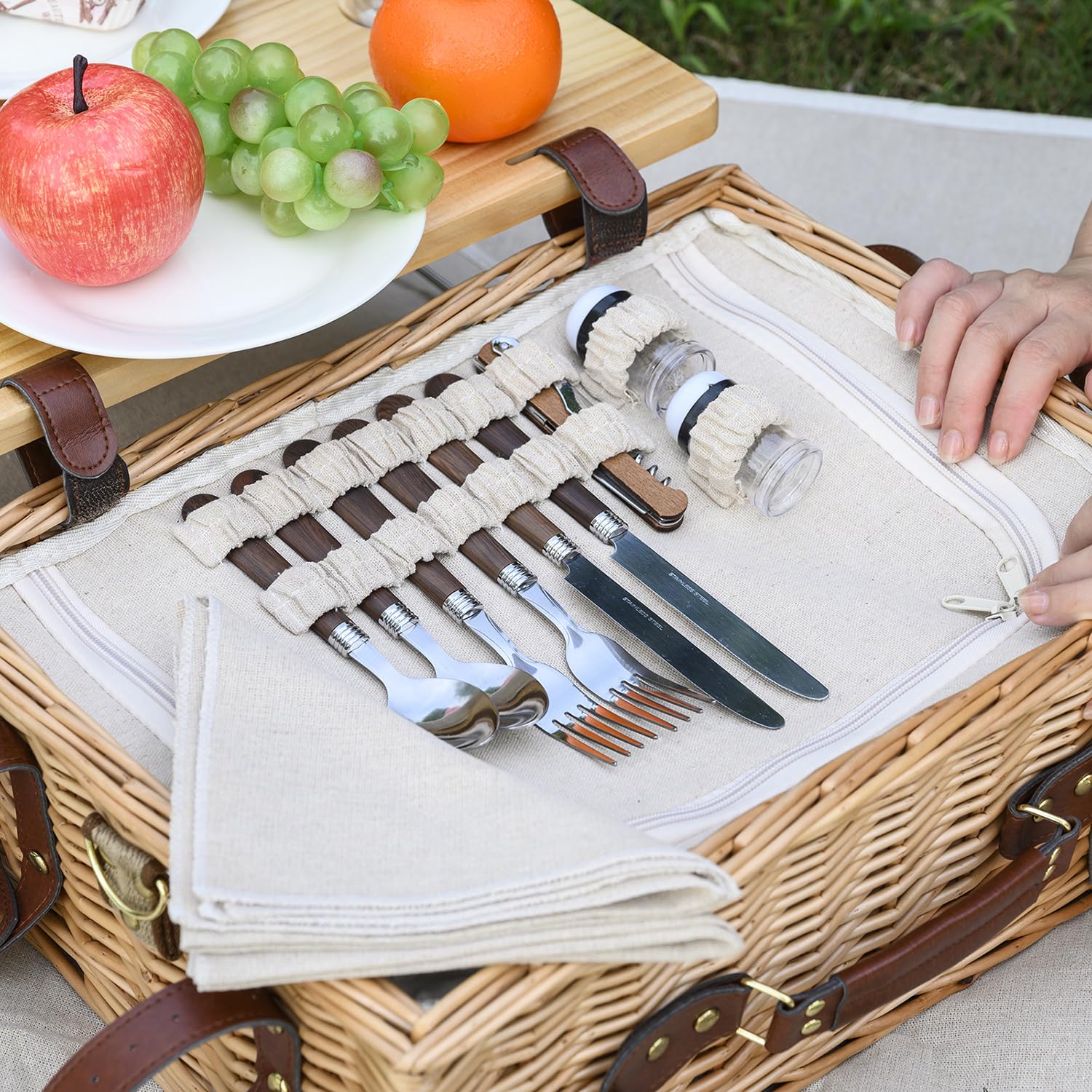 SatisInside picnic basket set for outdoor camping couples