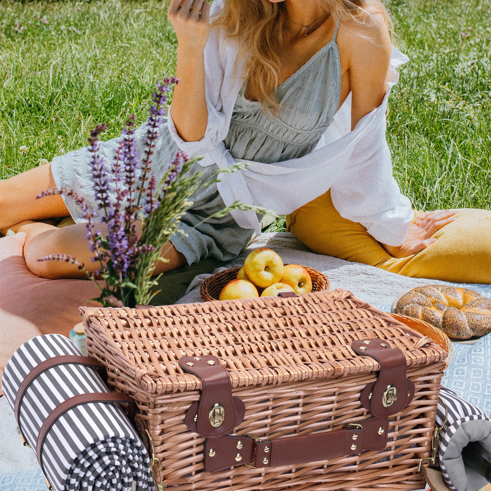 SatisInside Picnic Basket with Blanket and Cooler Bag