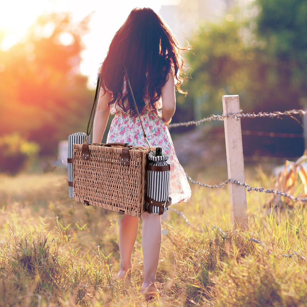 SatisInside Picnic Basket with PU Handle close-up