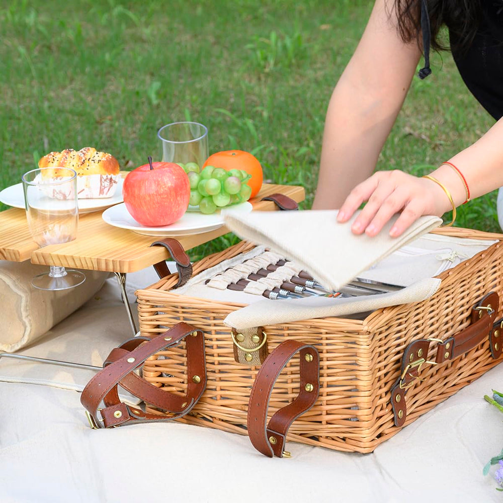 SatisInside picnic set packaging showing natural colour