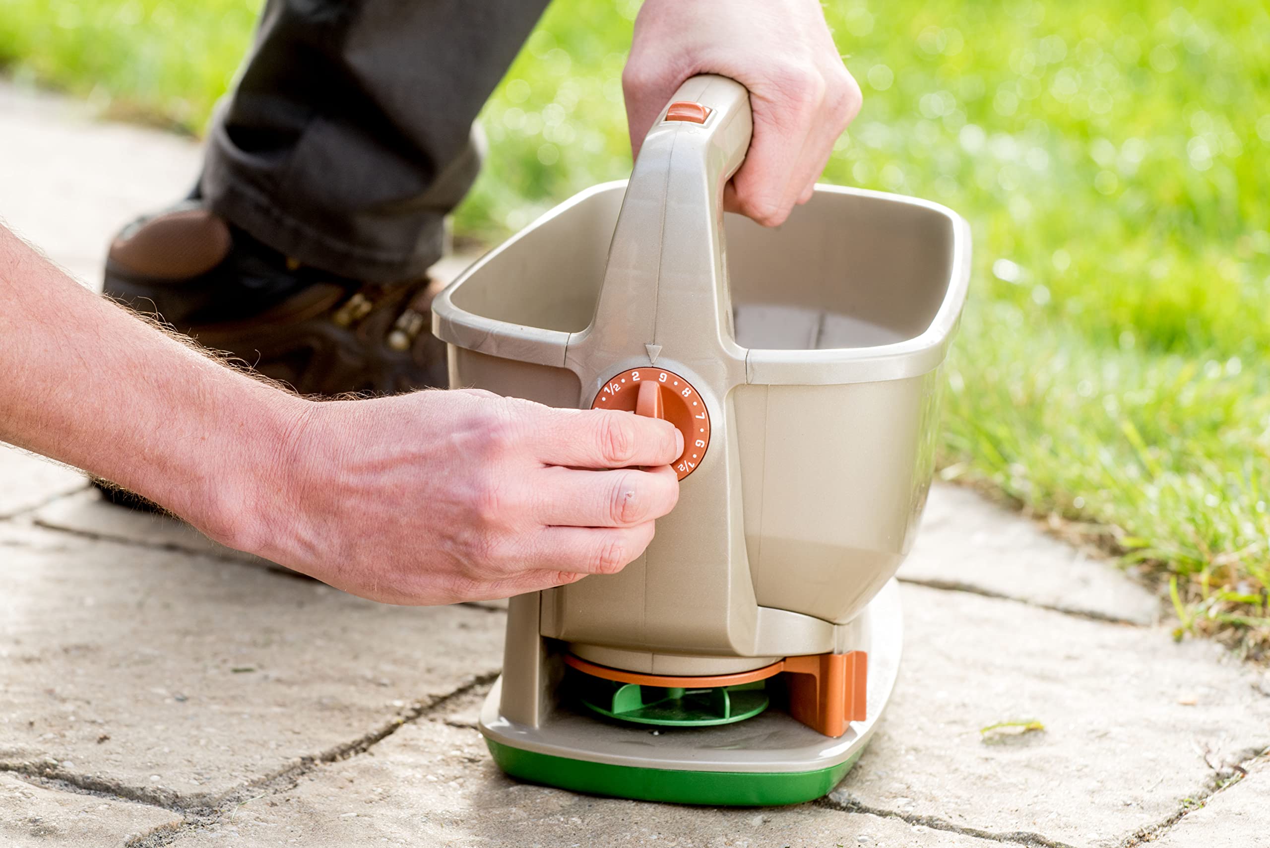 Scotts Wizz Battery Powered Spreader front view