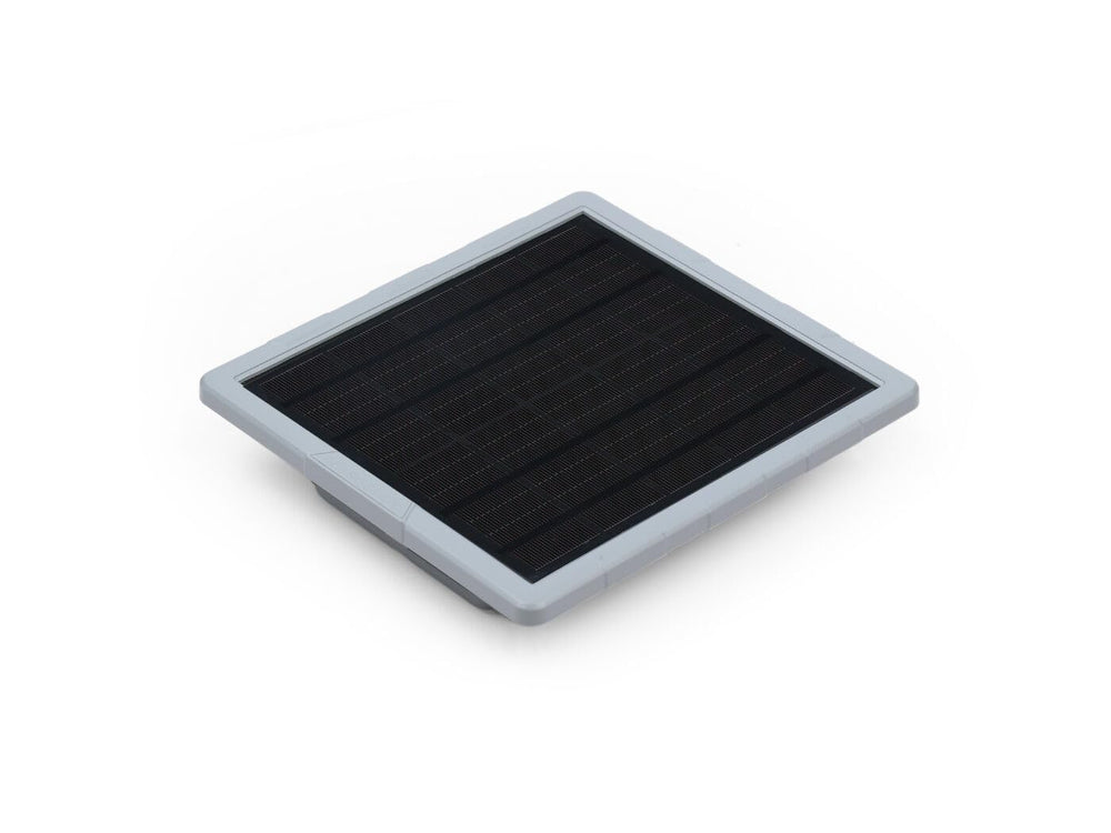 SenseCAP Solar Node P1-Pro displaying GPS tracking indicator