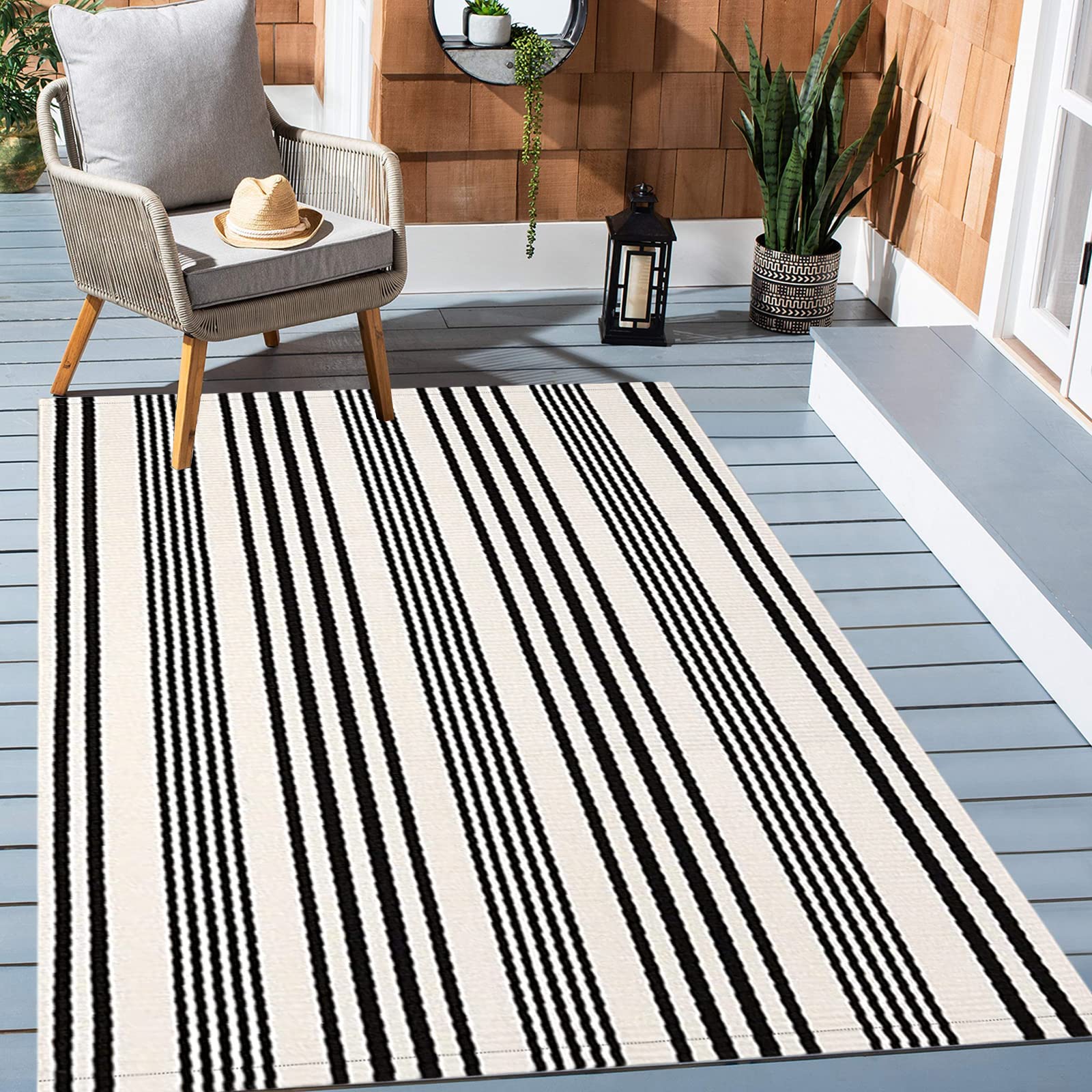 Side view of BUAGETUP Black and White Rug