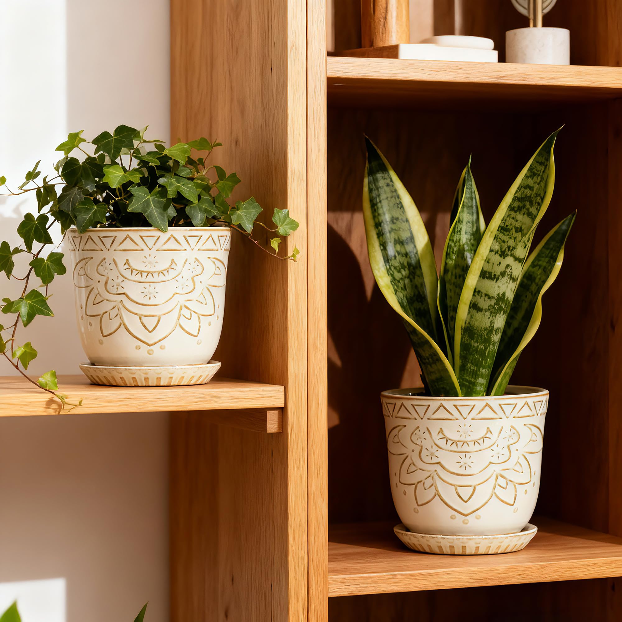 Side view of Gepege ceramic plant pot with mesh pad