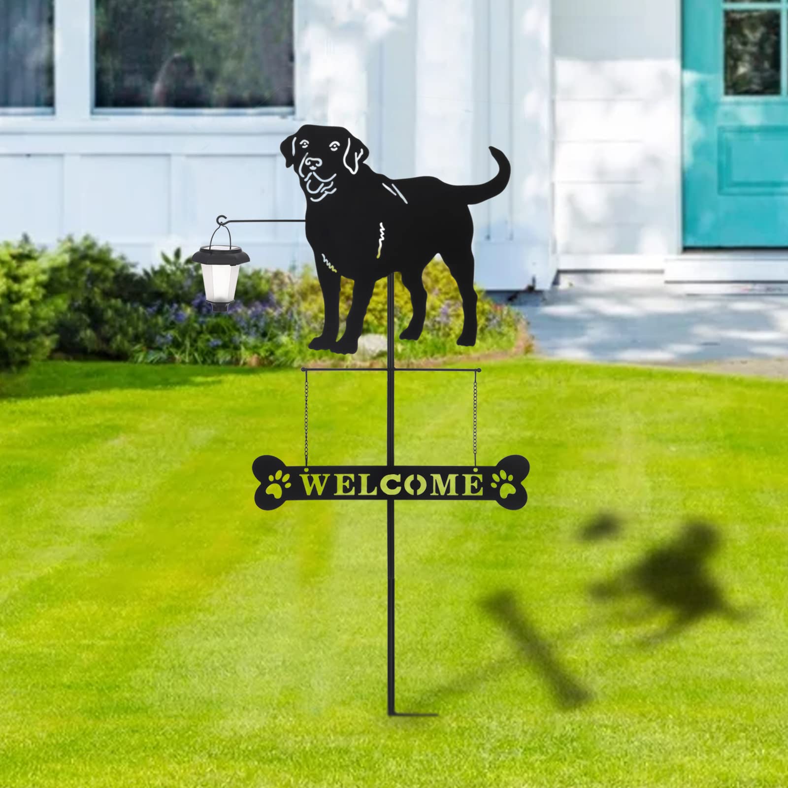 Size comparison of the welcome sign in a garden