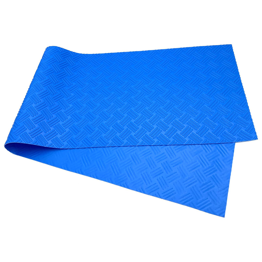 SKARUMMER Swimming Pool Ladder Mat on wet surface demonstrating non-slip feature