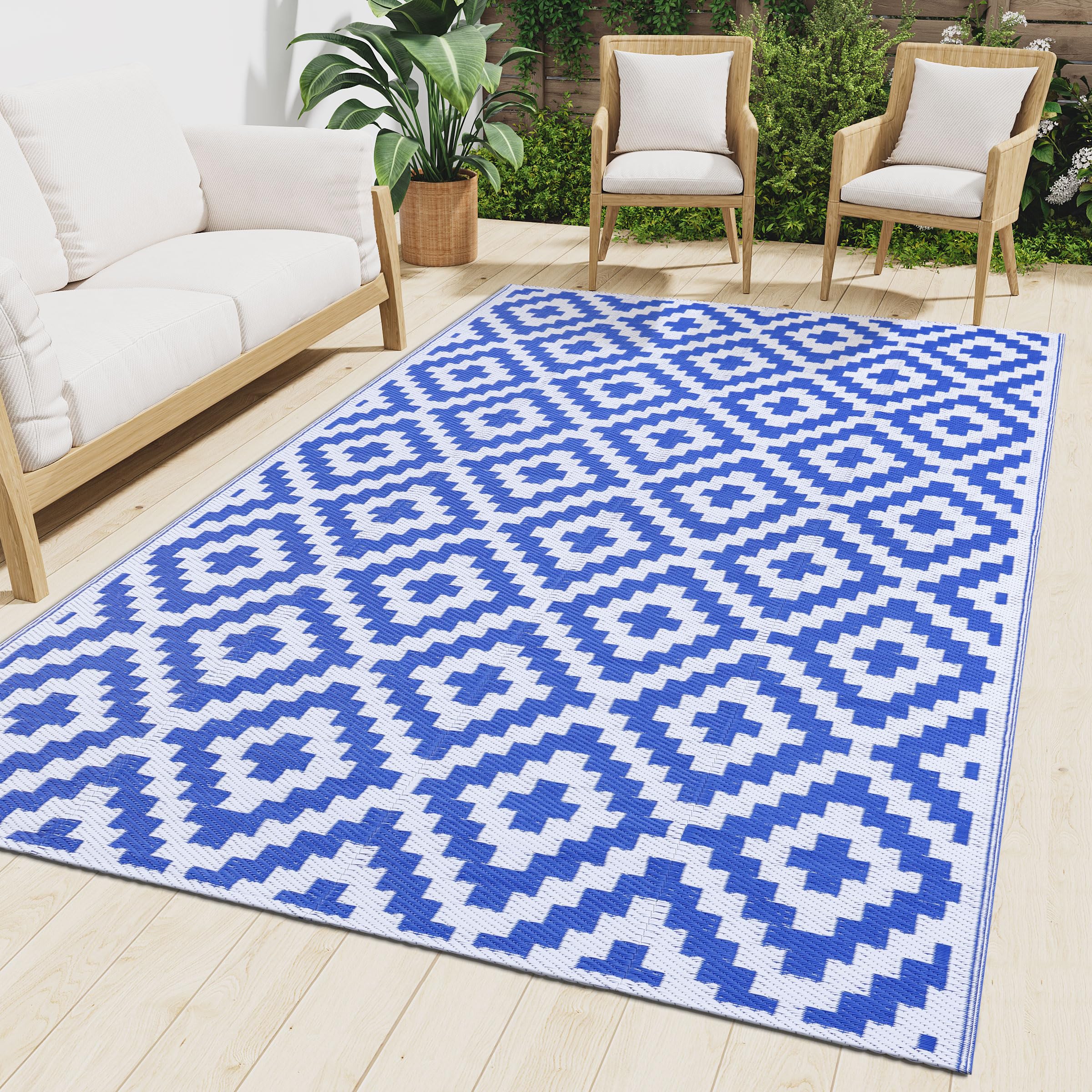 Smiry Outdoor Rug 4x6 ft in white and blue geometric pattern