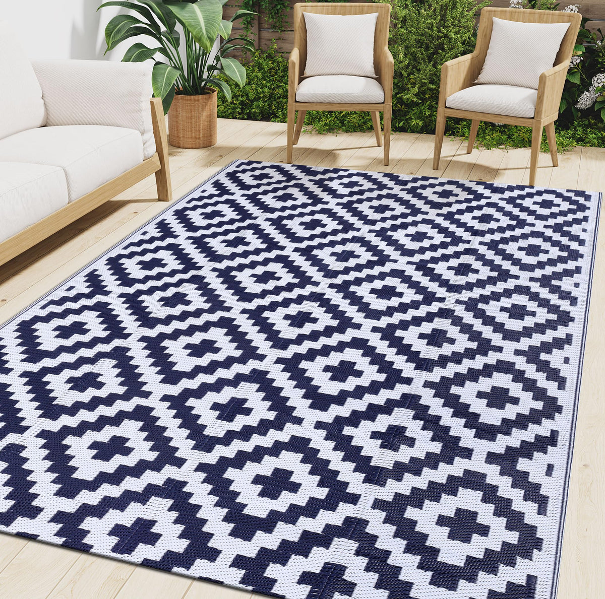 Smiry Outdoor Rug 4x6 ft white and navy geometric pattern front view