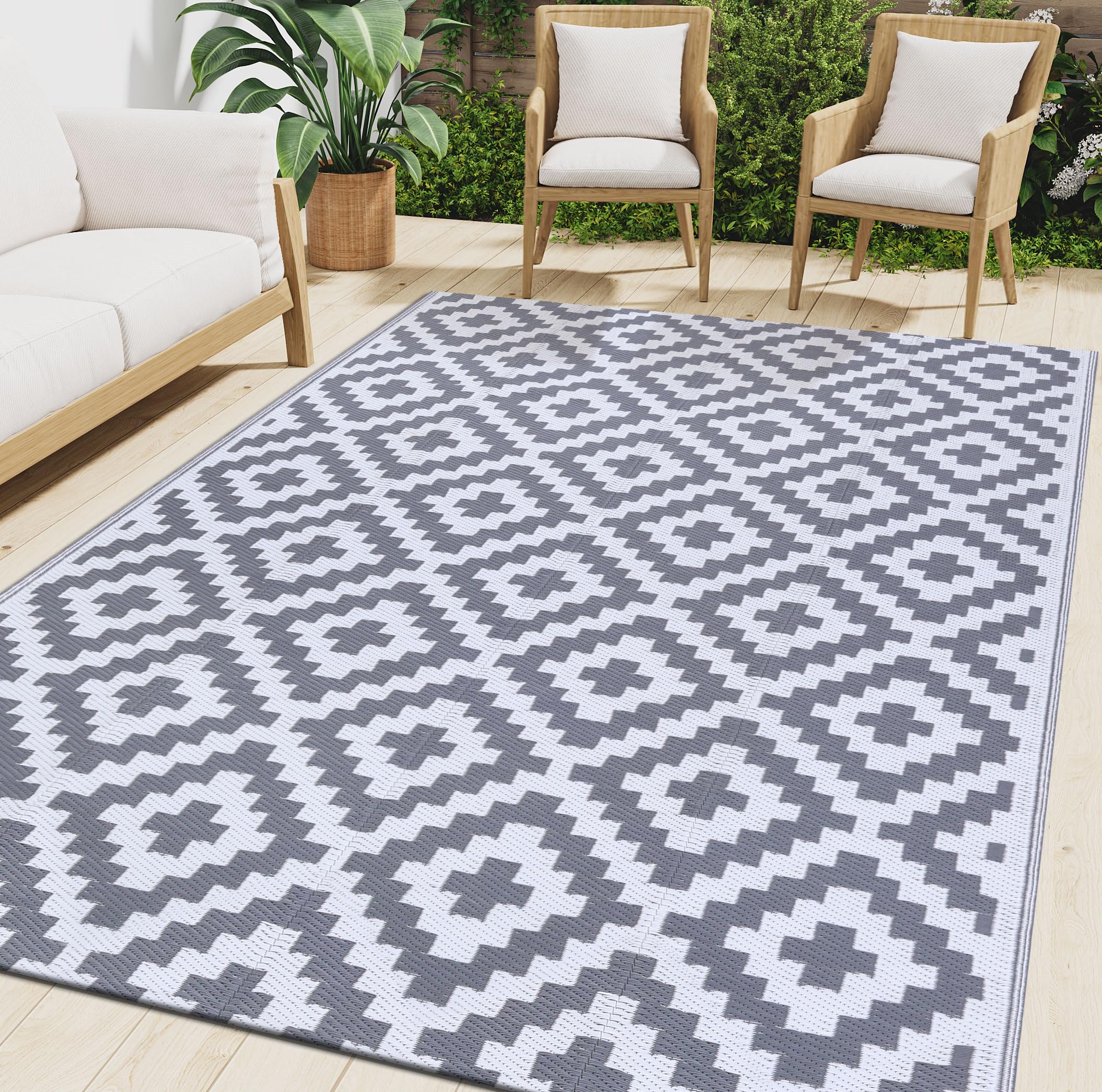 Smiry Outdoor Rug 5x8 ft in white and grey geometric pattern front view