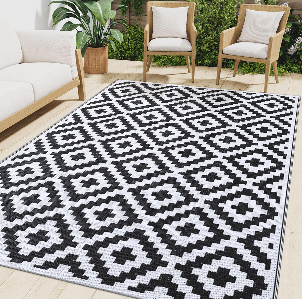 Smiry Outdoor Rug 8x10 ft black and white geometric pattern front view