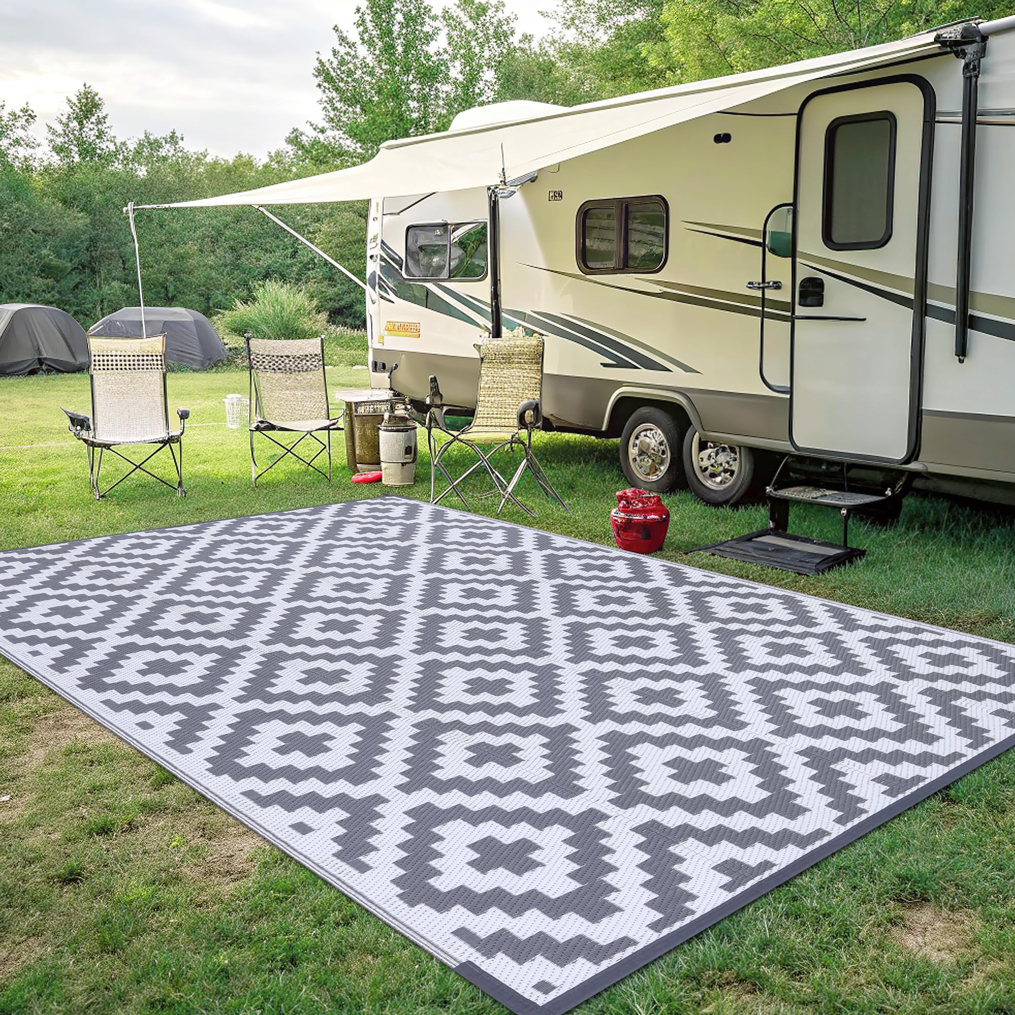 Smiry Outdoor Rug reversible side showing geometric pattern
