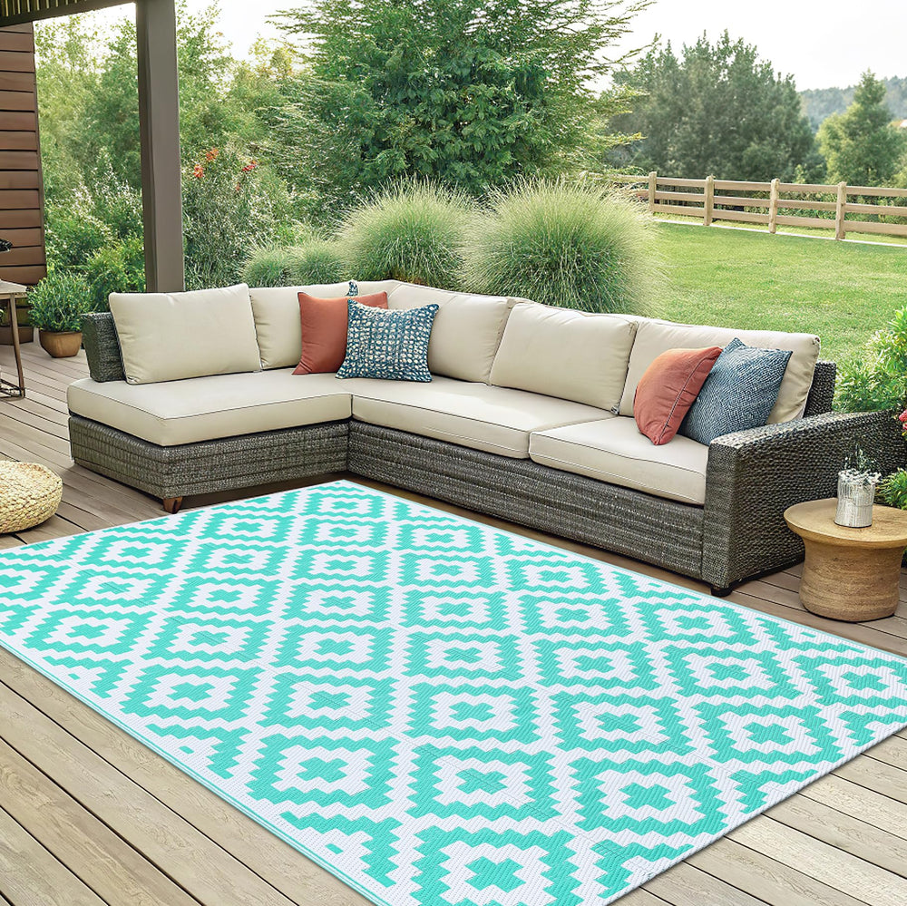 Smiry Outdoor Rug showcasing geometric design