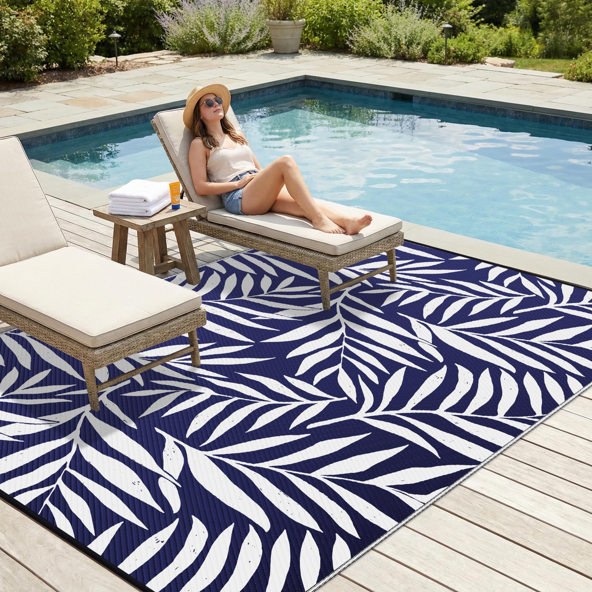 Smiry Outdoor Rug with carrying bag for easy transport