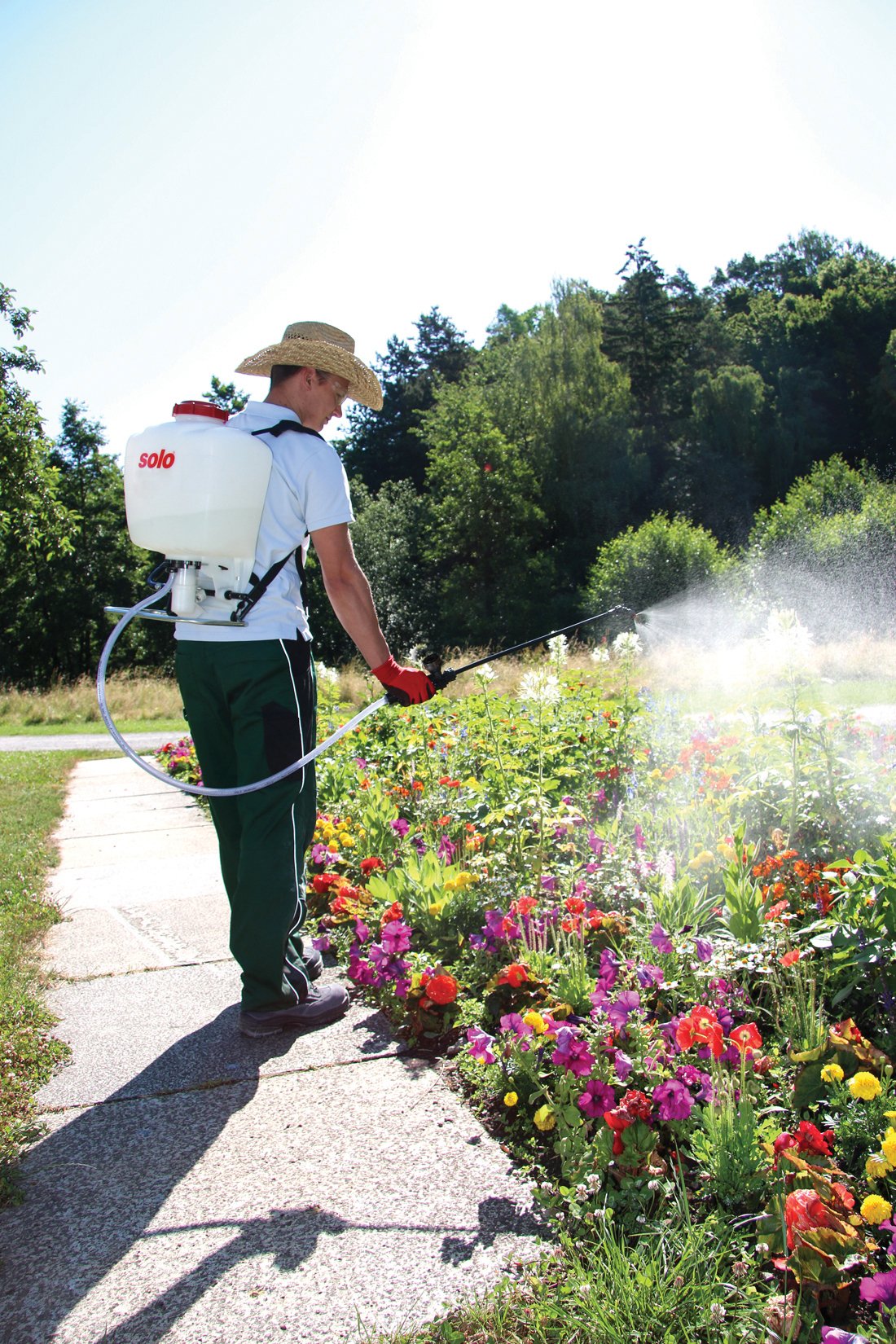 SOLO 425 Backpack Sprayer showing pressure adjustment valve
