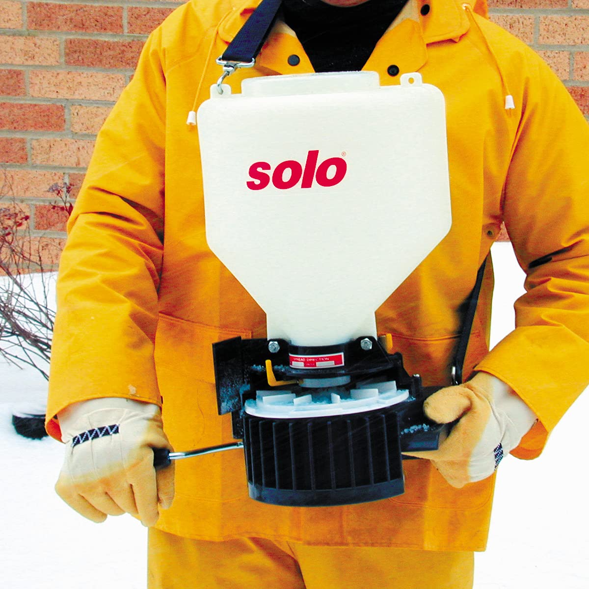 SOLO Portable Chest-Mount Spreader packaging showing product details