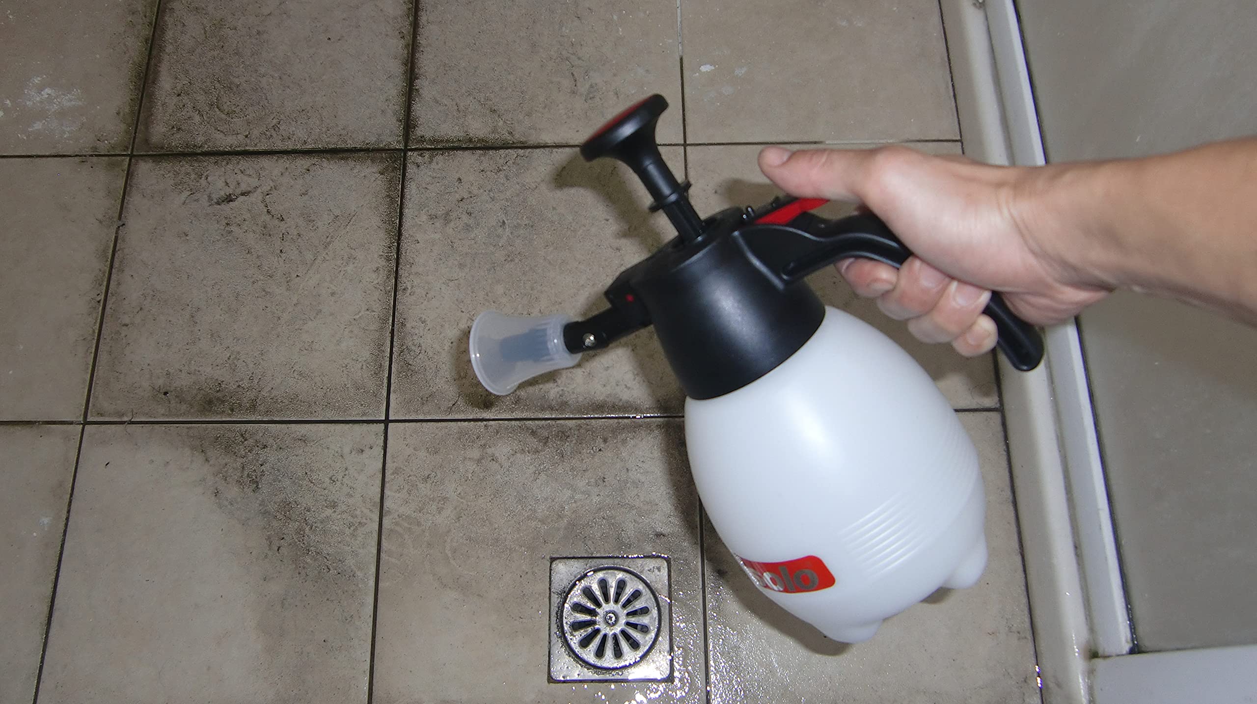SOLO sprayer filled with liquid ready for use