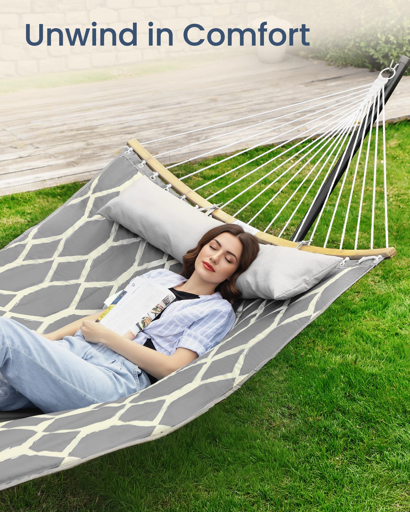 SONGMICS Quilted Double Hammock grey model set up in garden