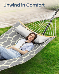 SONGMICS Quilted Double Hammock grey model set up in garden