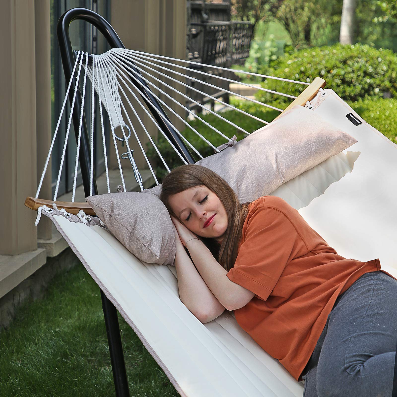 SONGMICS Quilted Double Hammock side view with spreader bars