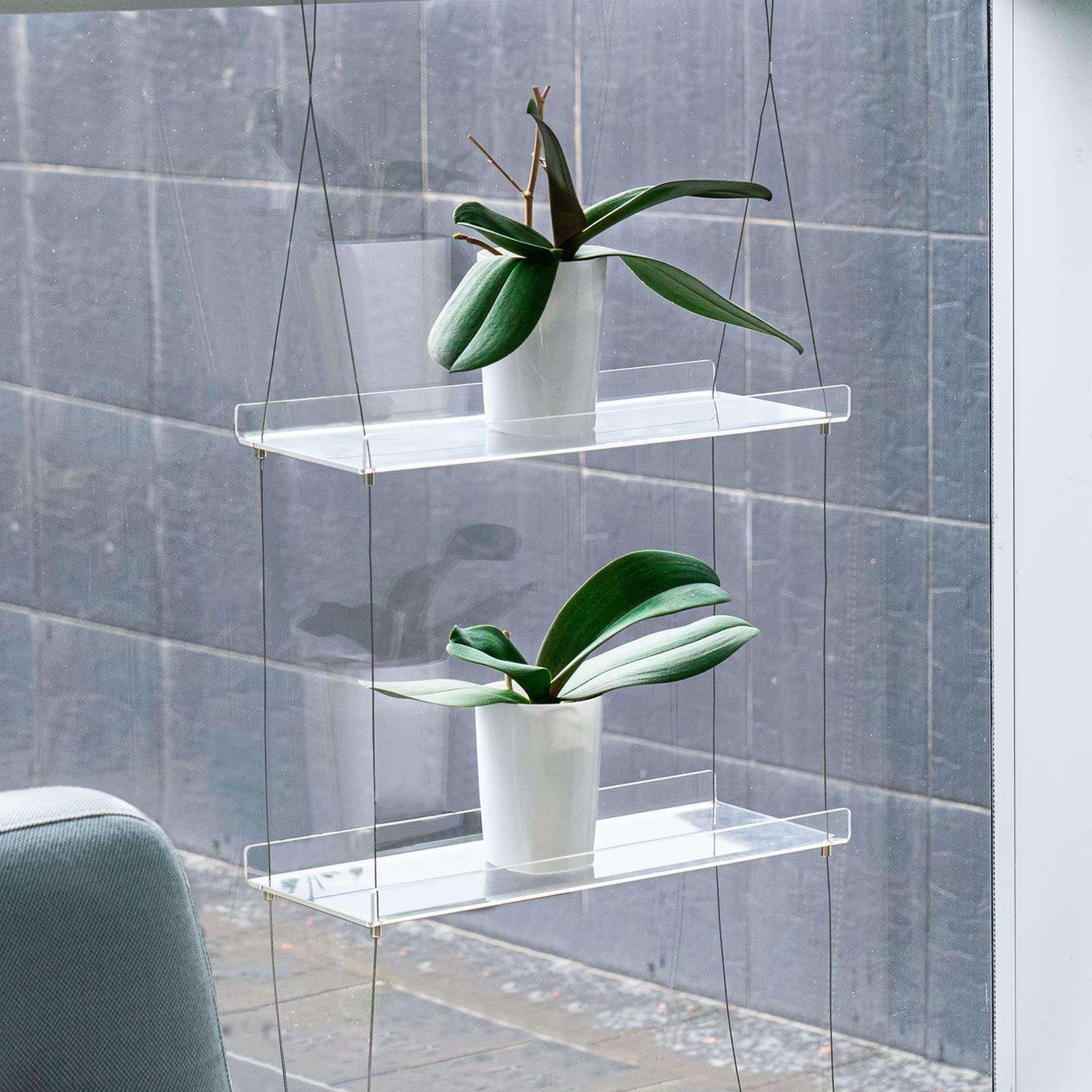 Sumerflos window boxes with decorative items