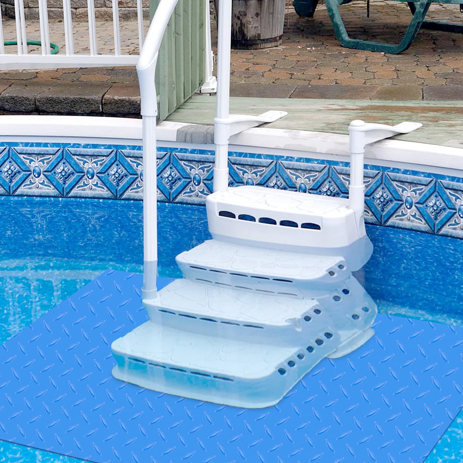Svepndic Swimming Pool Ladder Mat in wet environment