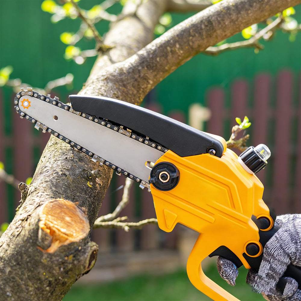 TEEANEES chainsaw chain in action on wood