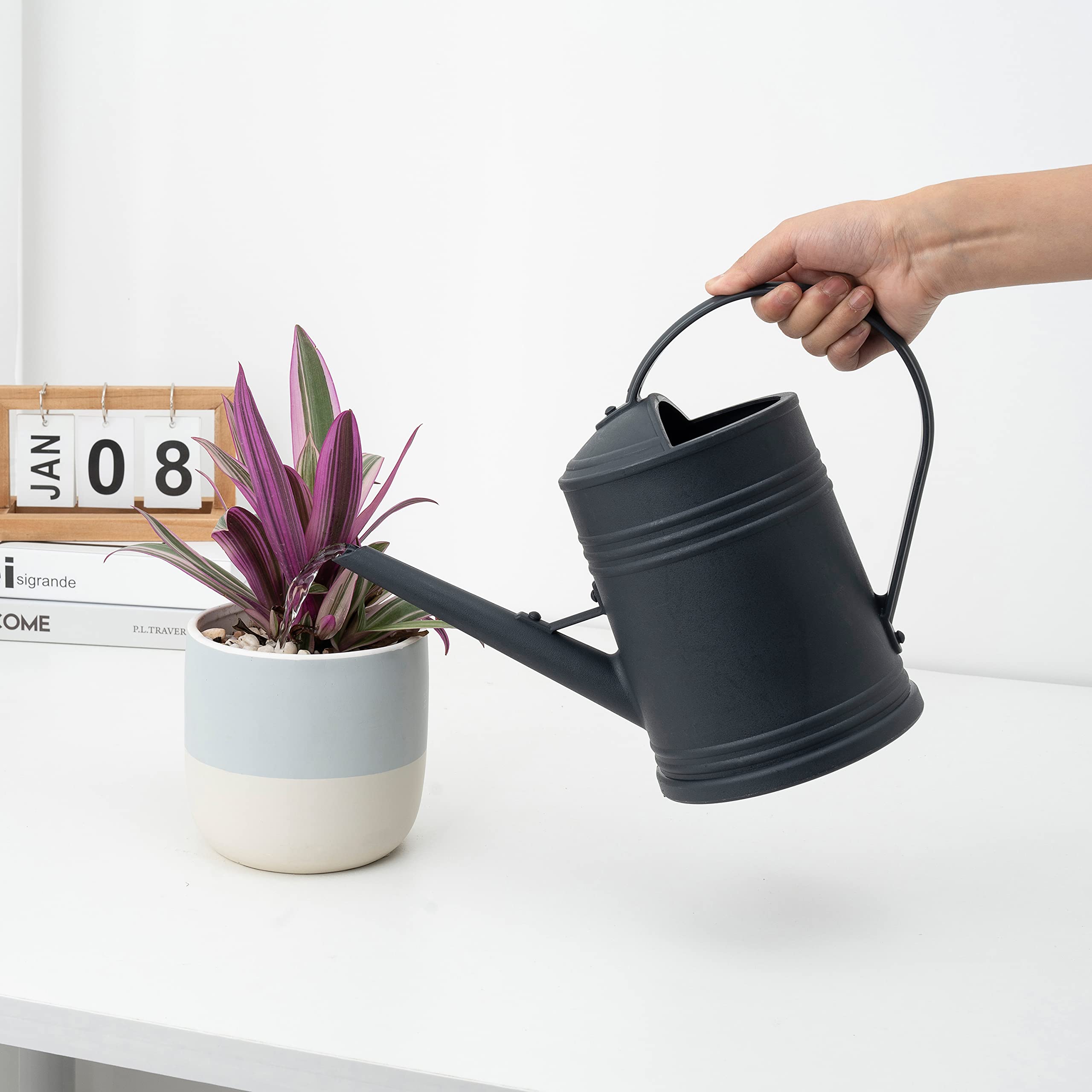Tennedriv Green watering can showing wide opening for easy filling